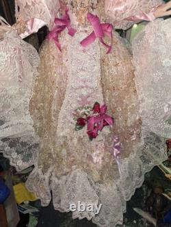 Poupée antique de reproduction en satin rose victorien Jumeau de Pat Loveless