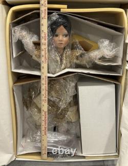 Poupée asiatique vintage en porcelaine 26 ROYAL DANCER par Pat Loveless jamais ouverte