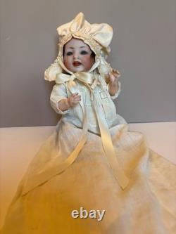 Poupée bébé en biscuit précieux 11, personnage 152-3 par Hertel & Schwab