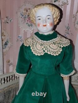 Poupée blonde ancienne à tête d’épaule en porcelaine, haut de tête plat 24, A A Gralnick