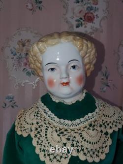 Poupée blonde ancienne à tête d’épaule en porcelaine, haut de tête plat 24, A A Gralnick