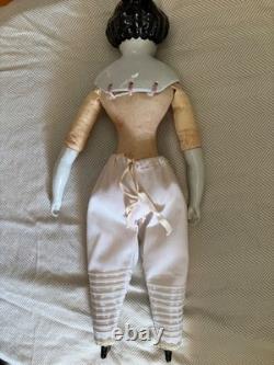 Poupée chinoise à front haut, vers les années 1860, corps d’origine, vêtements anciens