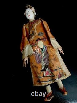 Poupée d'opéra en porcelaine et soie japonaise antique 1890