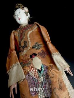 Poupée d'opéra en porcelaine et soie japonaise antique 1890