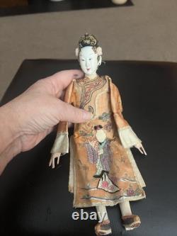 Poupée d'opéra en porcelaine et soie japonaise antique 1890