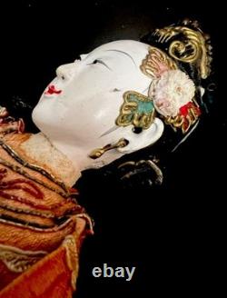 Poupée d'opéra en porcelaine et soie japonaise antique 1890
