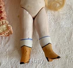 Poupée de maison de poupée Kestner 4-1/2 en bisque porcelaine 184.3 Allemagne blonde bottes jaunes