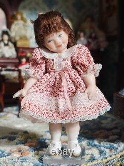 Poupée de maison de poupée signée artisanale vintage 1988