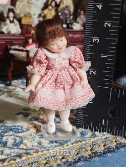 Poupée de maison de poupée signée artisanale vintage 1988