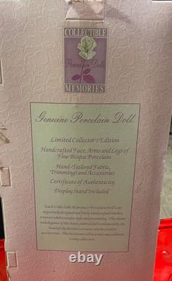 Poupée de mariée afro-américaine en bisque porcelain vintage rare et collectible (scellée)