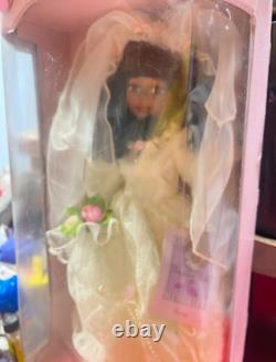 Poupée de mariée afro-américaine en bisque porcelain vintage rare et collectible (scellée)