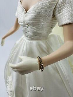 Poupée de mariée en porcelaine Jacqueline Kennedy Vintage Franklin Mint de 16 pouces