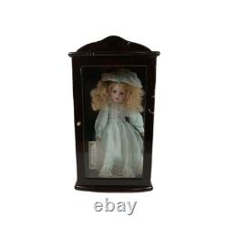 Poupée de porcelaine vintage Ashley Belle collectionnable (Hadley) avec étui en bois. C3