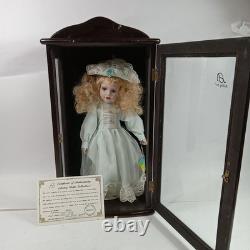 Poupée de porcelaine vintage Ashley Belle collectionnable (Hadley) avec étui en bois. C3