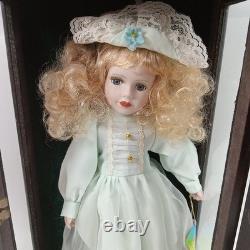 Poupée de porcelaine vintage Ashley Belle collectionnable (Hadley) avec étui en bois. C3