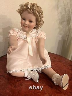 Poupée de poupées ! Poupée de porcelaine et tissu vintage Shirley Temple Doll de la marque MBI