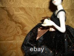 Poupée demi-corps vintage en porcelaine, fille Art déco, cou pivotant, avec jambes, sur boîte ronde