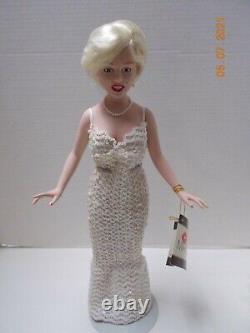 Poupée du monde en porcelaine MARILYN MONROE vintage des années 1980 16,5 w / robe à sequins et boîte