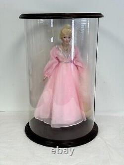 Poupée en Porcelaine MARY KAY Vintage avec Vitrine et Support + Certificat d'Authenticité 1988 État Excellent