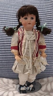 Poupée en biscuit Alt Beck & Gottschalck de 13 pouces des années 1900. Excellent état et rare