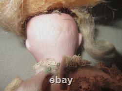 Poupée en biscuit allemande antique 7 Kammer & Reinhardt / Simon & Halbig dans une chaise