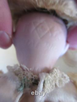 Poupée en biscuit allemande antique 7 Kammer & Reinhardt / Simon & Halbig dans une chaise