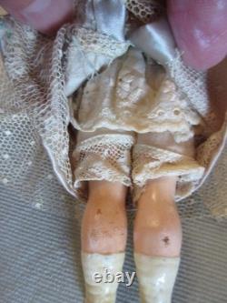 Poupée en biscuit allemande antique 7 Kammer & Reinhardt / Simon & Halbig dans une chaise