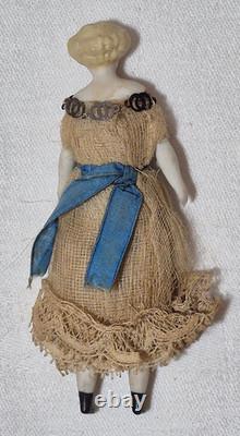Poupée en bisque miniature exceptionnelle de l'époque de la guerre de Sécession dans ses vêtements d'origine 4 pouces