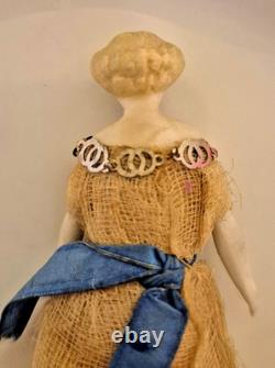 Poupée en bisque miniature exceptionnelle de l'époque de la guerre de Sécession dans ses vêtements d'origine 4 pouces