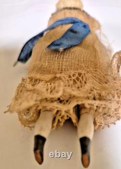 Poupée en bisque miniature exceptionnelle de l'époque de la guerre de Sécession dans ses vêtements d'origine 4 pouces