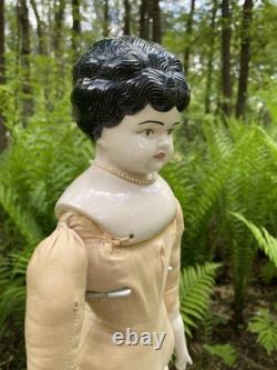 Poupée en porcelaine 21 têtes épaules en fine china bras et jambes cheveux noirs allemands