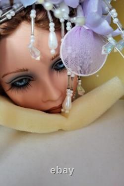 Poupée en porcelaine Arielle Vintage 1999 par Rustie avec certificat et support