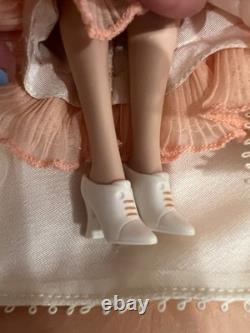 Poupée en porcelaine Barbie Orange Pekoe par Mattel - Vintage 1999 NEUF 25507