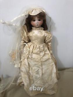 Poupée en porcelaine Freckalina Vintage 1988 Mariée écossaise avec livre signé par Arti