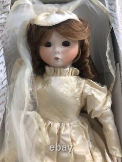 Poupée en porcelaine Freckalina écossaise mariée vintage 1988 avec livre signé par Arti