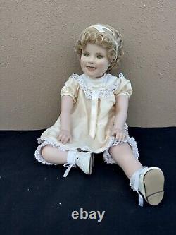 Poupée en porcelaine Little Miss Shirley Temple de Danbury VTG avec yeux verts (uranium) rare