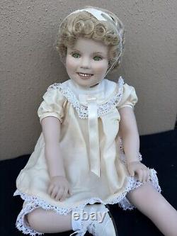 Poupée en porcelaine Little Miss Shirley Temple de Danbury VTG avec yeux verts (uranium) rare