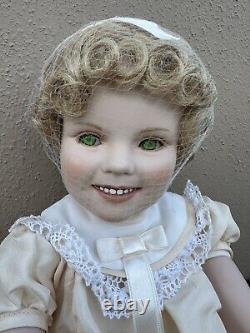 Poupée en porcelaine Little Miss Shirley Temple de Danbury VTG avec yeux verts (uranium) rare