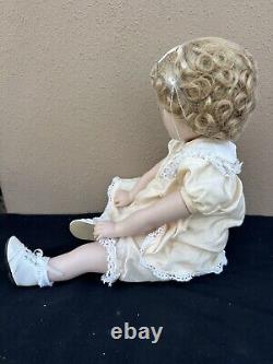 Poupée en porcelaine Little Miss Shirley Temple de Danbury VTG avec yeux verts (uranium) rare