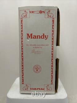 Poupée en porcelaine Mandy vintage 1993 par Bets Van Boxel, lapin