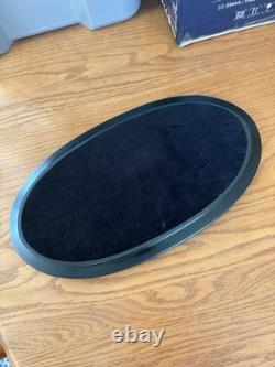 Poupée en porcelaine Marilyn Monroe en robe rouge de Franklin Mint sur support en bois