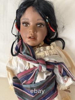 Poupée en porcelaine Monika Levenig