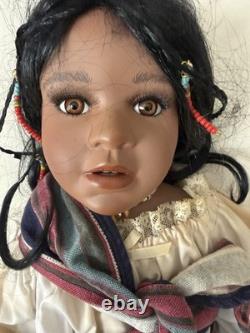 Poupée en porcelaine Monika Levenig