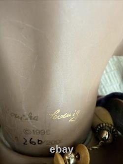 Poupée en porcelaine Monika Levenig