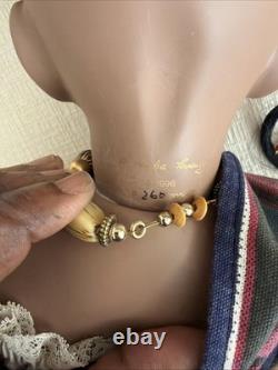 Poupée en porcelaine Monika Levenig