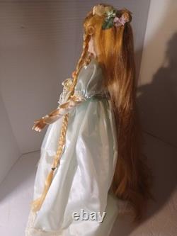 Poupée en porcelaine Raiponce Trouvaille rare Vintage Très collectible Années 1990 En excellent état