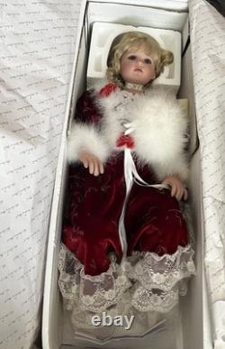 Poupée en porcelaine Rare Rustie&Danbury Mint Assise LE Charlotte 33 pouces