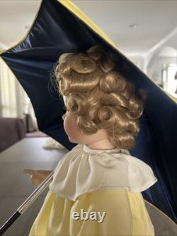 Poupée en porcelaine Vintage 1968 Morton Salt Umbrella Girl avec boîte, certificat et support