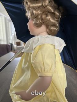 Poupée en porcelaine Vintage 1968 Morton Salt Umbrella Girl avec boîte, certificat et support