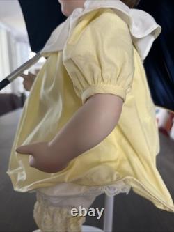 Poupée en porcelaine Vintage 1968 Morton Salt Umbrella Girl avec boîte, certificat et support